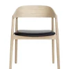 Andersen - Furniture Møbler<AC2 armchair Oak white pigm. lacquer leather seat
