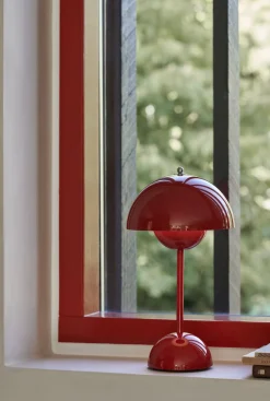 &Tradition Bordlamper|Trådløse Lamper<Flowerpot Portable Lamp VP9, Magnetic Charger Vermilion red