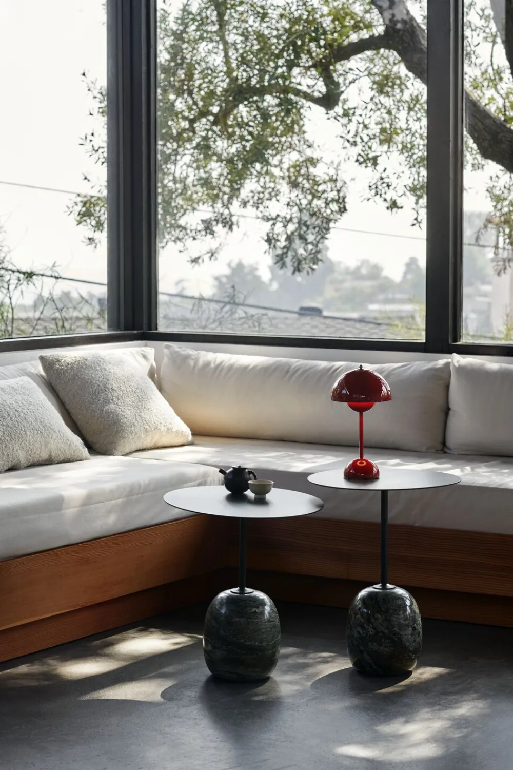 &Tradition Bordlamper|Trådløse Lamper<Flowerpot Portable Lamp VP9, Magnetic Charger Vermilion red