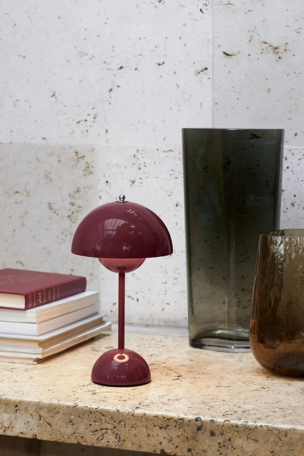 &Tradition Bordlamper|Trådløse Lamper<Flowerpot Portable Lamp VP9, Magnetic Charger Dark plum