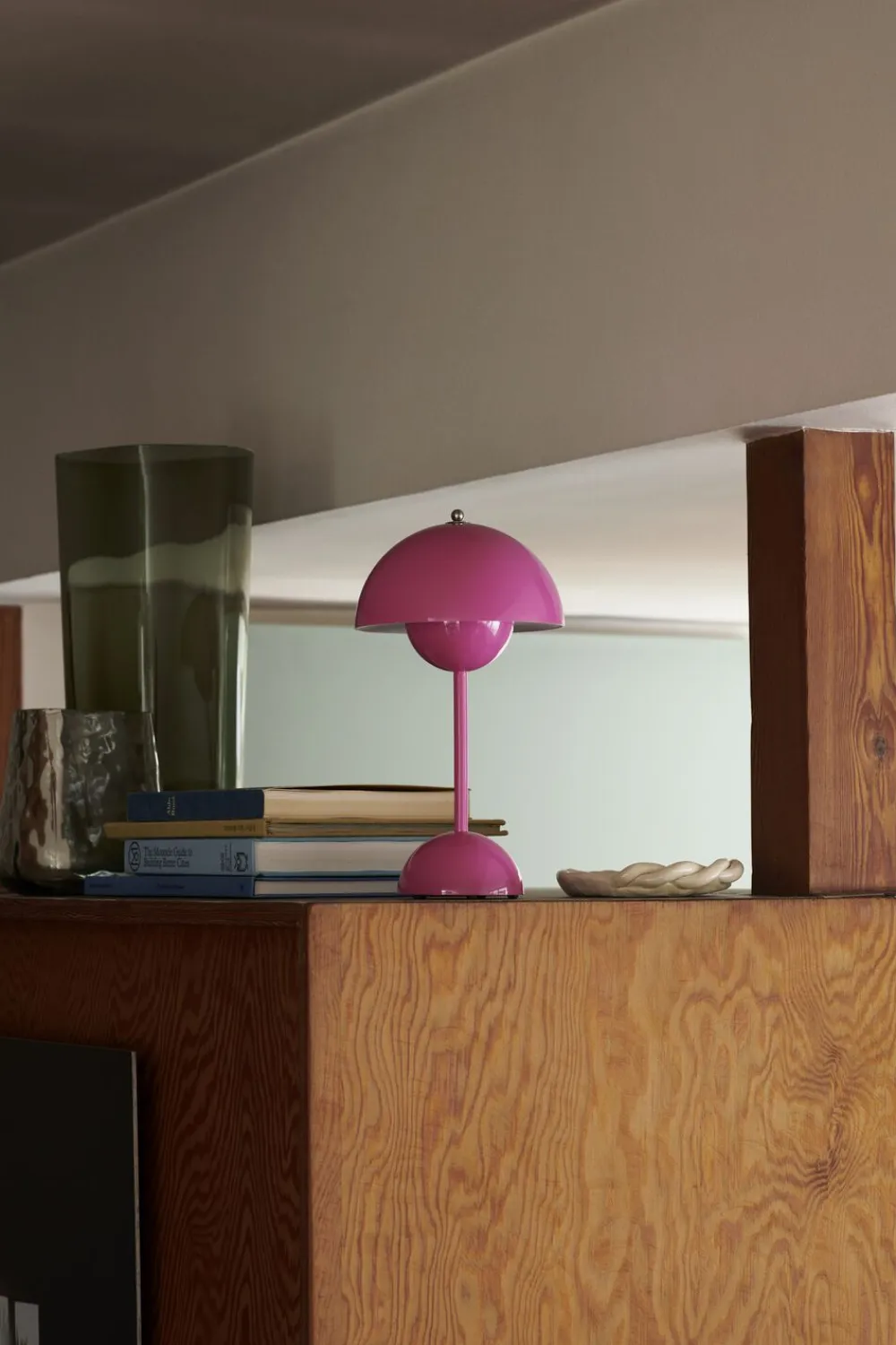 &Tradition Bordlamper|Trådløse Lamper<Flowerpot Portable Lamp VP9, Magnetic Charger Tangy pink