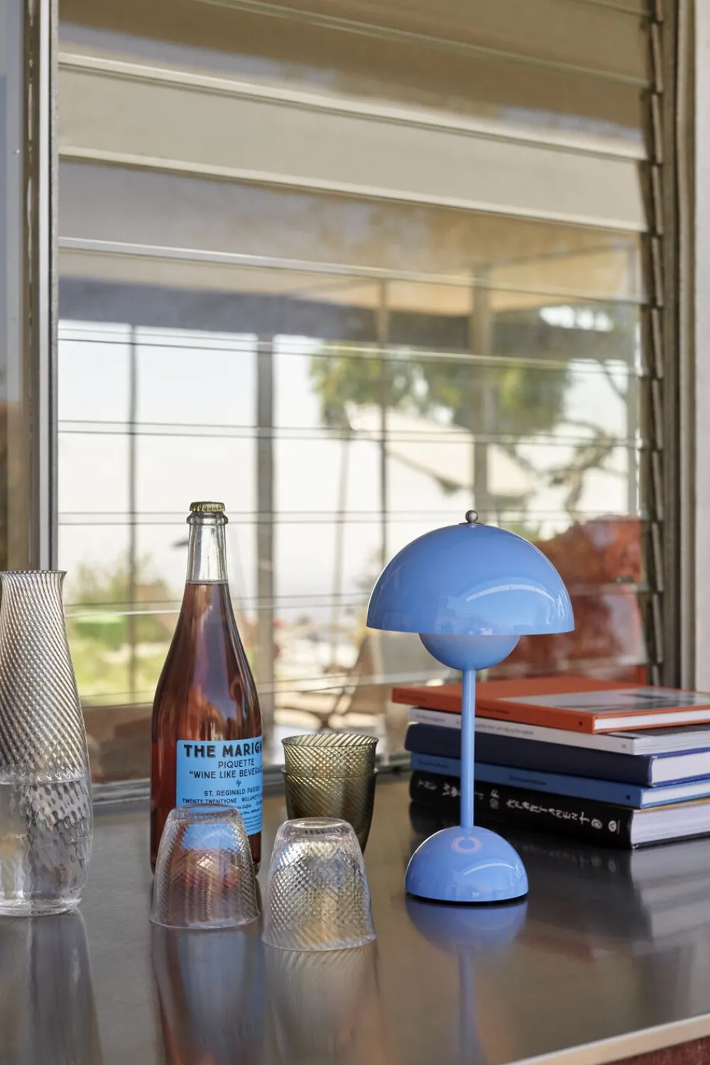 &Tradition Bordlamper|Trådløse Lamper<Flowerpot Portable Lamp VP9, Magnetic Charger Swim blue
