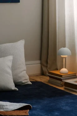 &Tradition Bordlamper|Trådløse Lamper<Flowerpot Portable Lamp VP9, Magnetic Charger Matt white