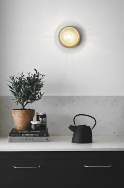 Nuura Væglamper|Loftlamper<Liila 1 Medium IP44, nordic gold / optic clear