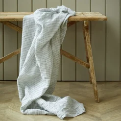 by KlipKlap Sengetøj & Lagner<Sengetøj voksen Alfred stripe moon grey