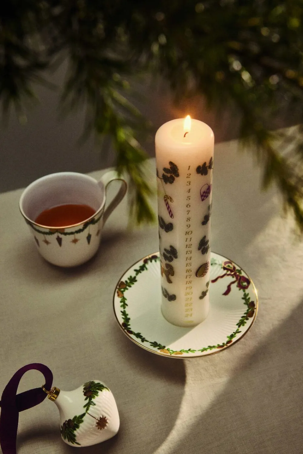 Royal Copenhagen Julestel<STJERNE RIFLET JUL HØJHANKSKOP 33 CL